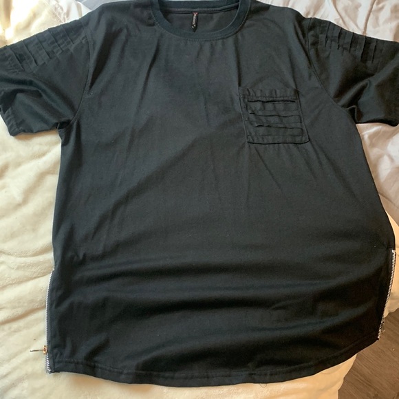 Black Tee-shirt - Picture 1 of 3